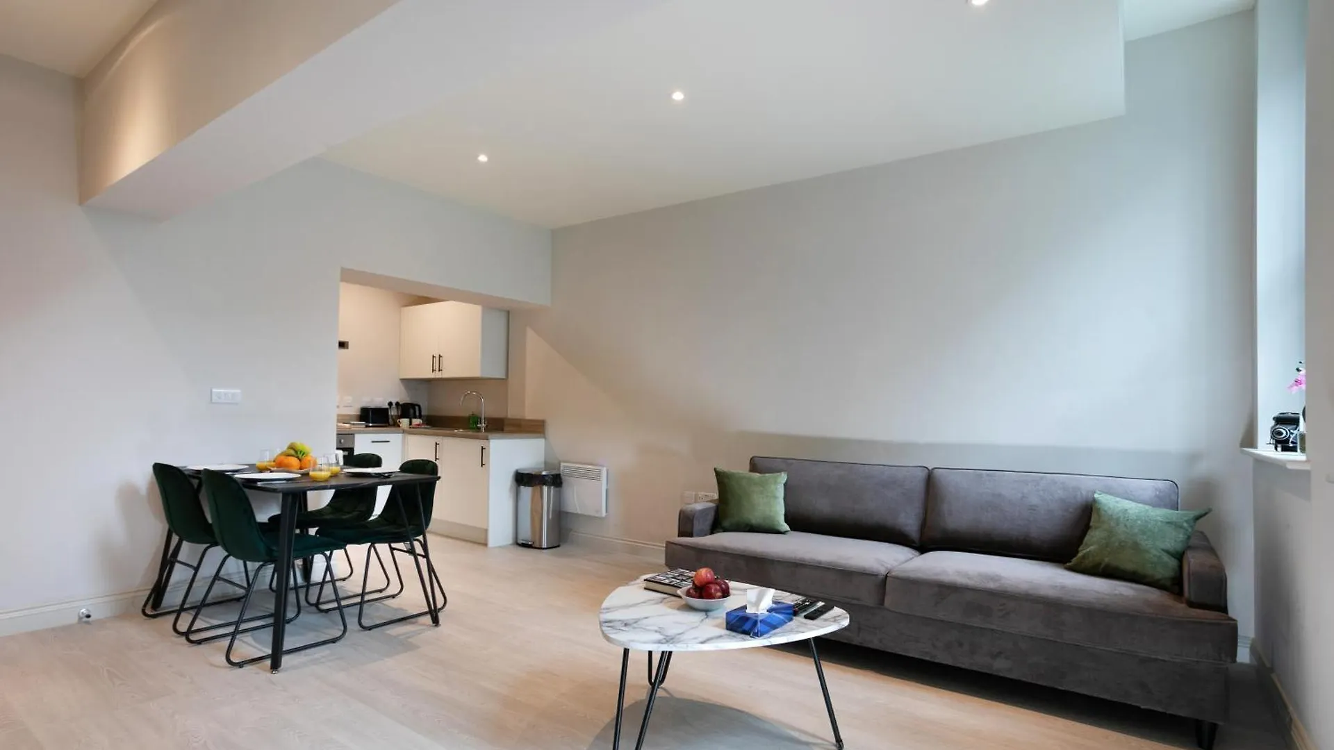 Apartment Ferienwohnung Apt 26, Stylish 1-Br With Soothing Green Tones Leeds