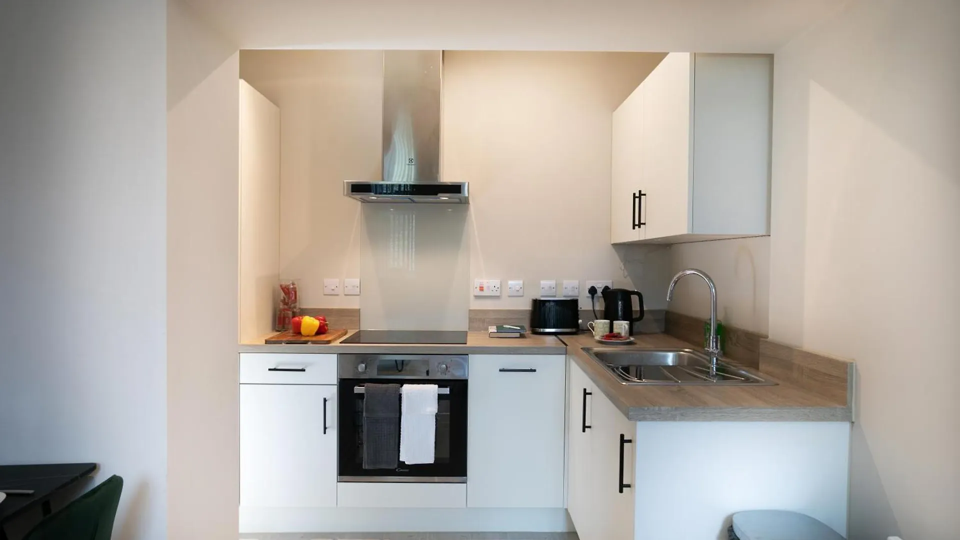 Ferienwohnung Apt 26, Stylish 1-Br With Soothing Green Tones Leeds  0*, Leeds (West Yorkshire) Großbritannien
