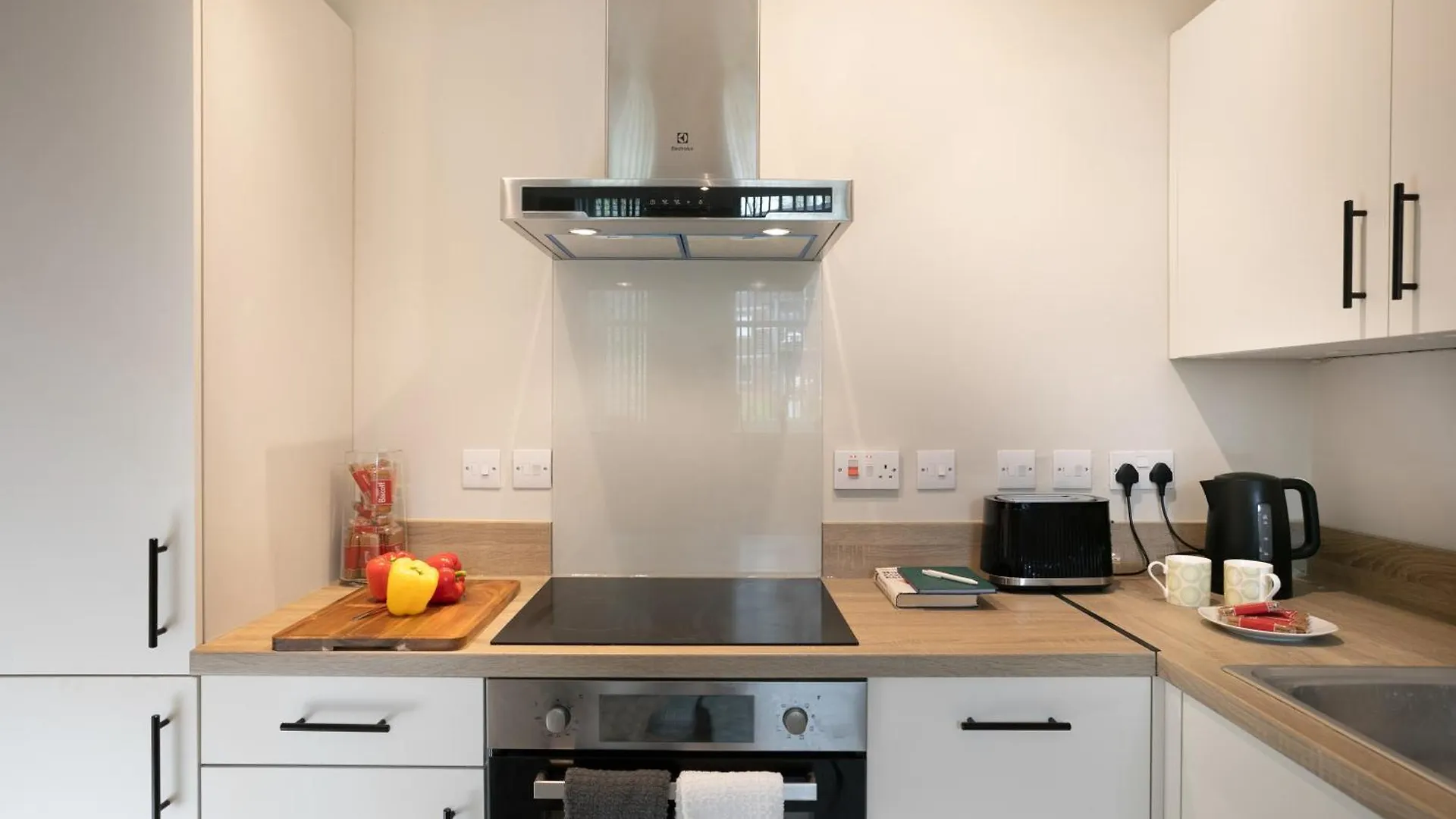 Apartment Ferienwohnung Apt 26, Stylish 1-Br With Soothing Green Tones Leeds